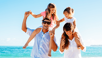 familia disfrutando las vacaciones - Valora renta media Banco Macro 